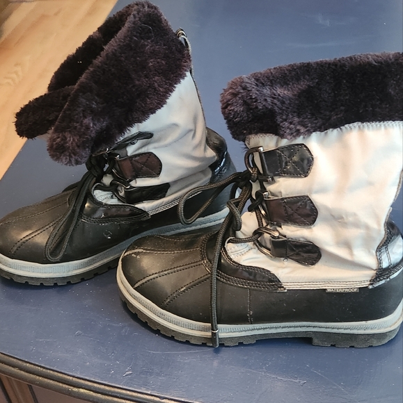 Fur lined winter boots - Picture 2 of 6